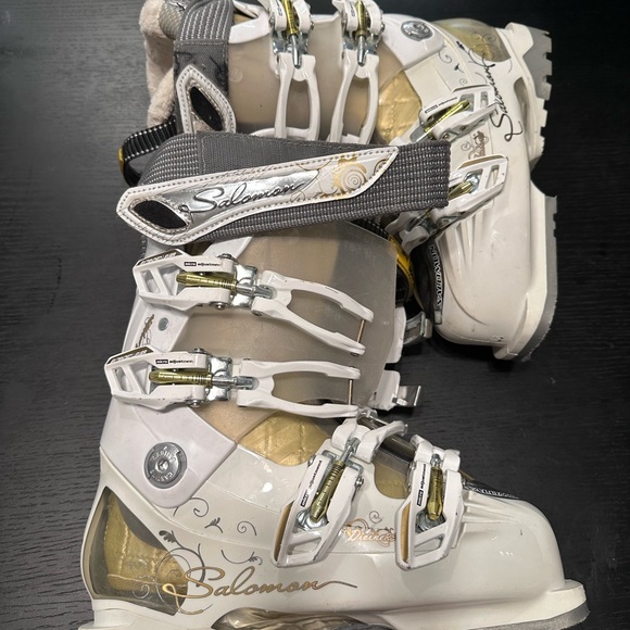 SALOMON SKI - womans white and gold ski boots sz 22/23 woman’s 6.5 - Picture 1 of 17